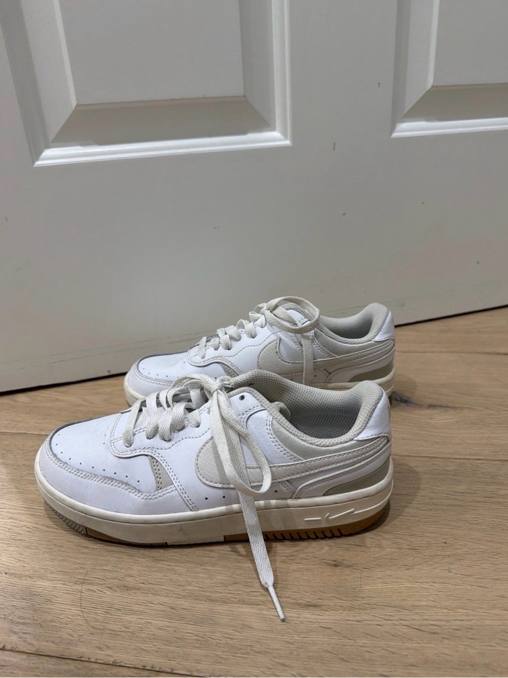 Nike White Women's Low-Top Casual Sneakers